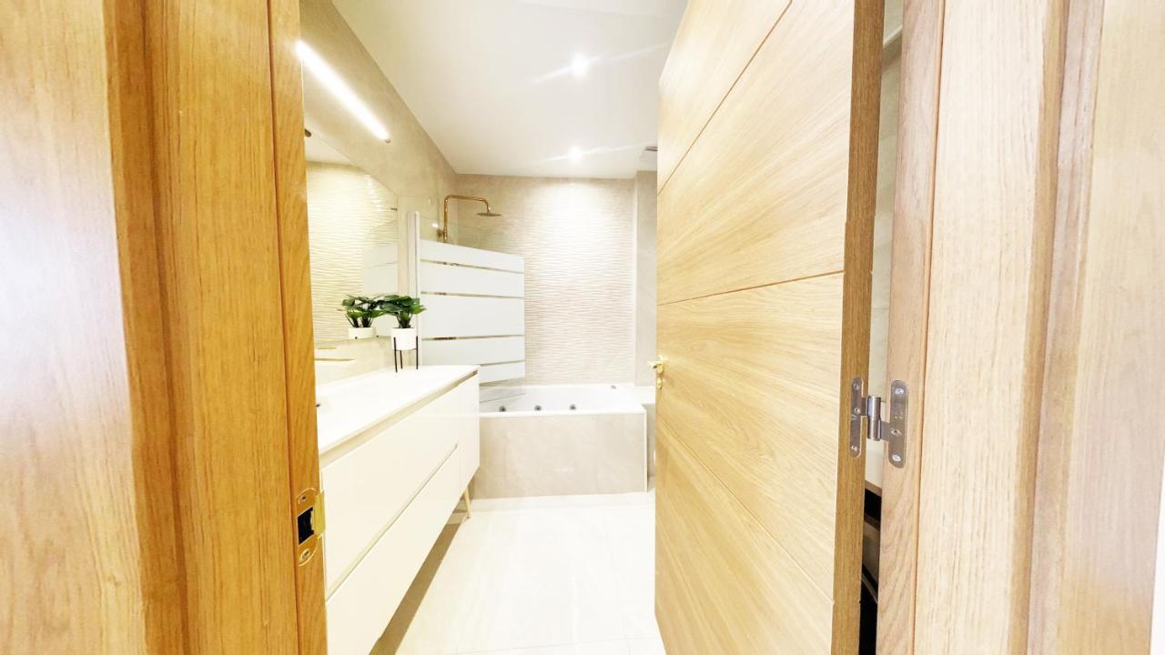 Paradise Luxurious Flat, Free Parking, 3 Double Rooms, Terrace, Jacuzzi, Fully Renovated Saint-Sébastien Extérieur photo