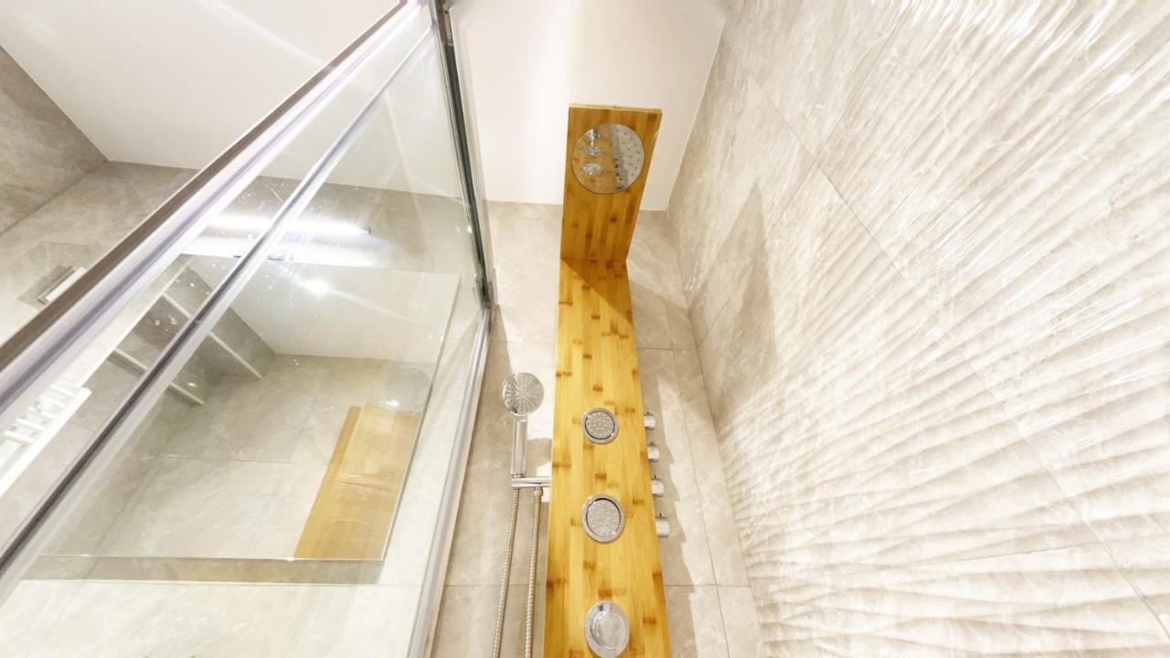 Paradise Luxurious Flat, Free Parking, 3 Double Rooms, Terrace, Jacuzzi, Fully Renovated Saint-Sébastien Extérieur photo