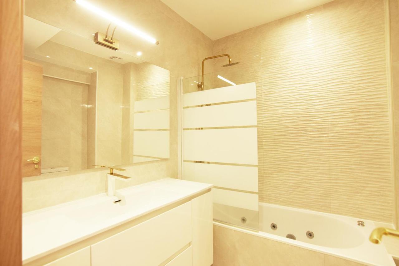 Paradise Luxurious Flat, Free Parking, 3 Double Rooms, Terrace, Jacuzzi, Fully Renovated Saint-Sébastien Extérieur photo